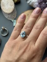 Каблучка з топазом.