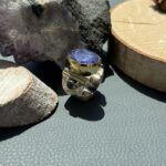 Каблучка з сапфіром.