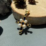 Хрестик з сапфіром.