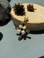 Хрестик з сапфіром.