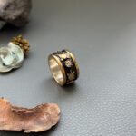 Каблучка з аметистом та цирконом.