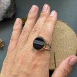 Каблучка з ониксом.