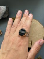 Каблучка з ониксом.