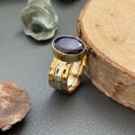 Каблучка з сапфіром.