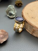 Каблучка з сапфіром.