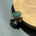 Каблучка зі смарагдом.