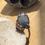 Каблучка з сапфіром.