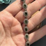 Браслет зі смарагдом.